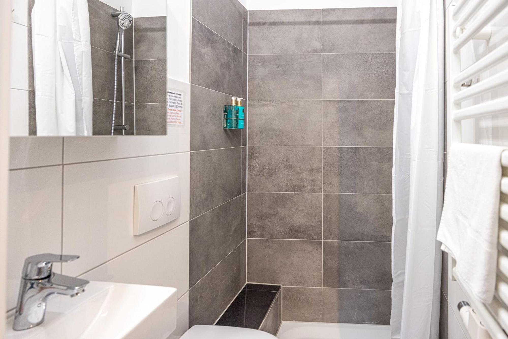 Have-A-Nice-Stay - Souterrain, Kino An Der Natur, U-Bahn Nach Hamburg 400M - Baecker & Restaurants 500M - Lidl 800M - Zentrum 1,5Km Ahrensburg Ngoại thất bức ảnh
